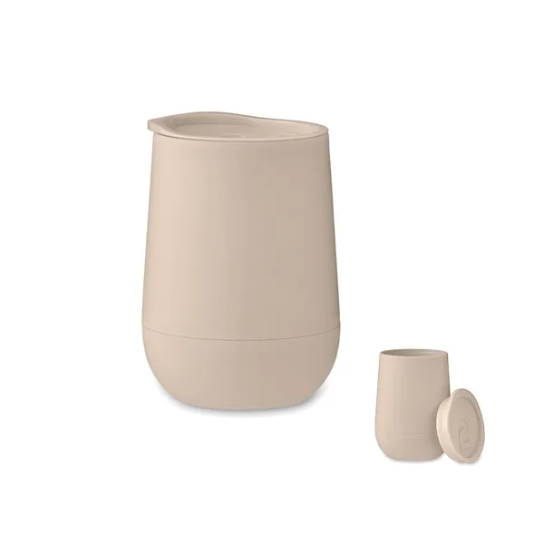 Double wall tumbler in PP with cork base and slide closing drinking mouthpiece lid