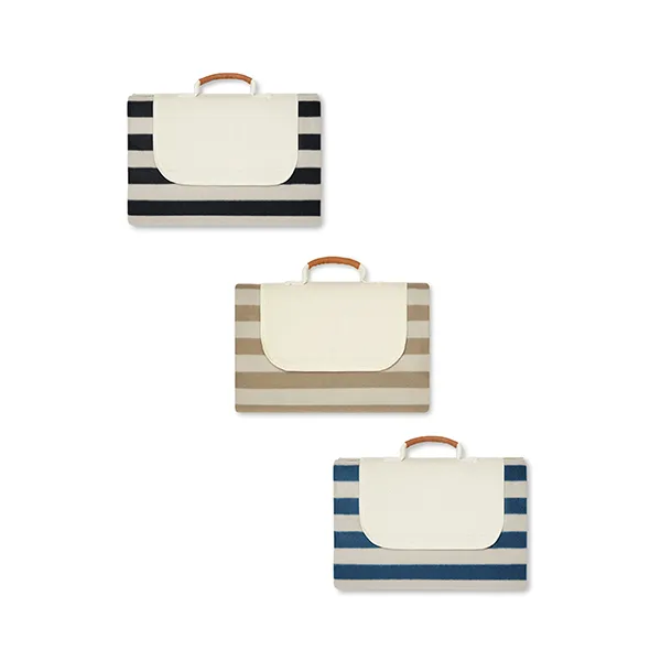 Picnic blanket in soft fleece with cotton canvas and details in PU